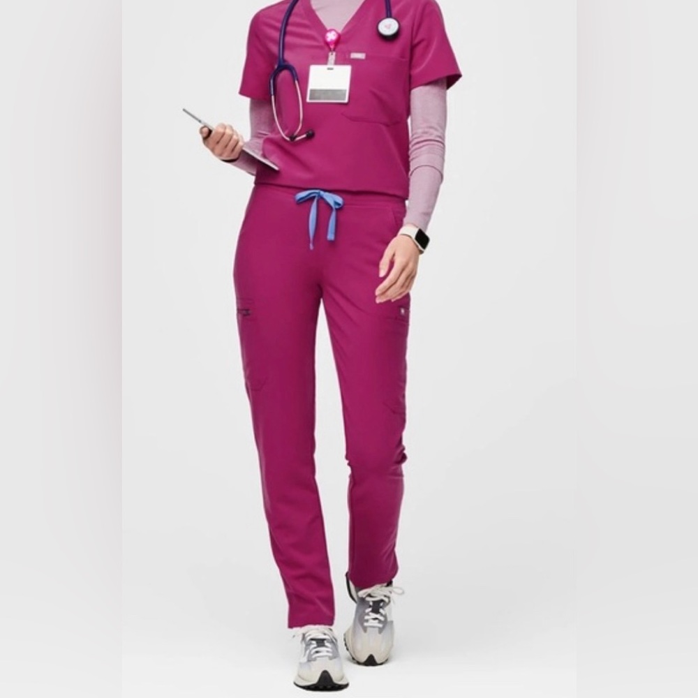 Figs yola tall skinny scrub pant in raspberry sorbet, xxs. Never worn, NWT.